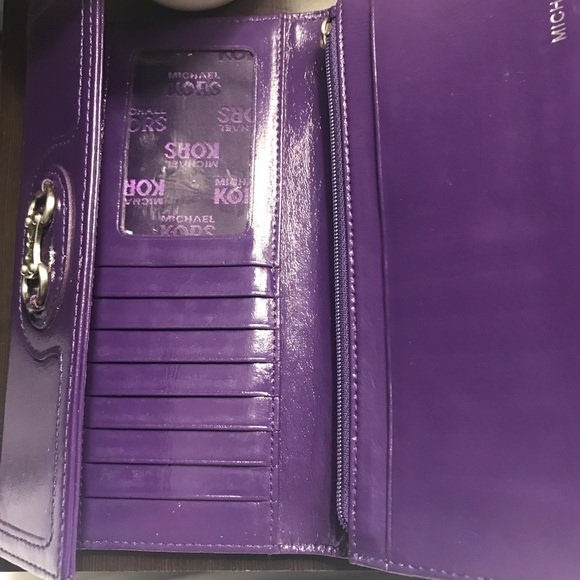 Michael Kors Wallet - Picture 1 of 2